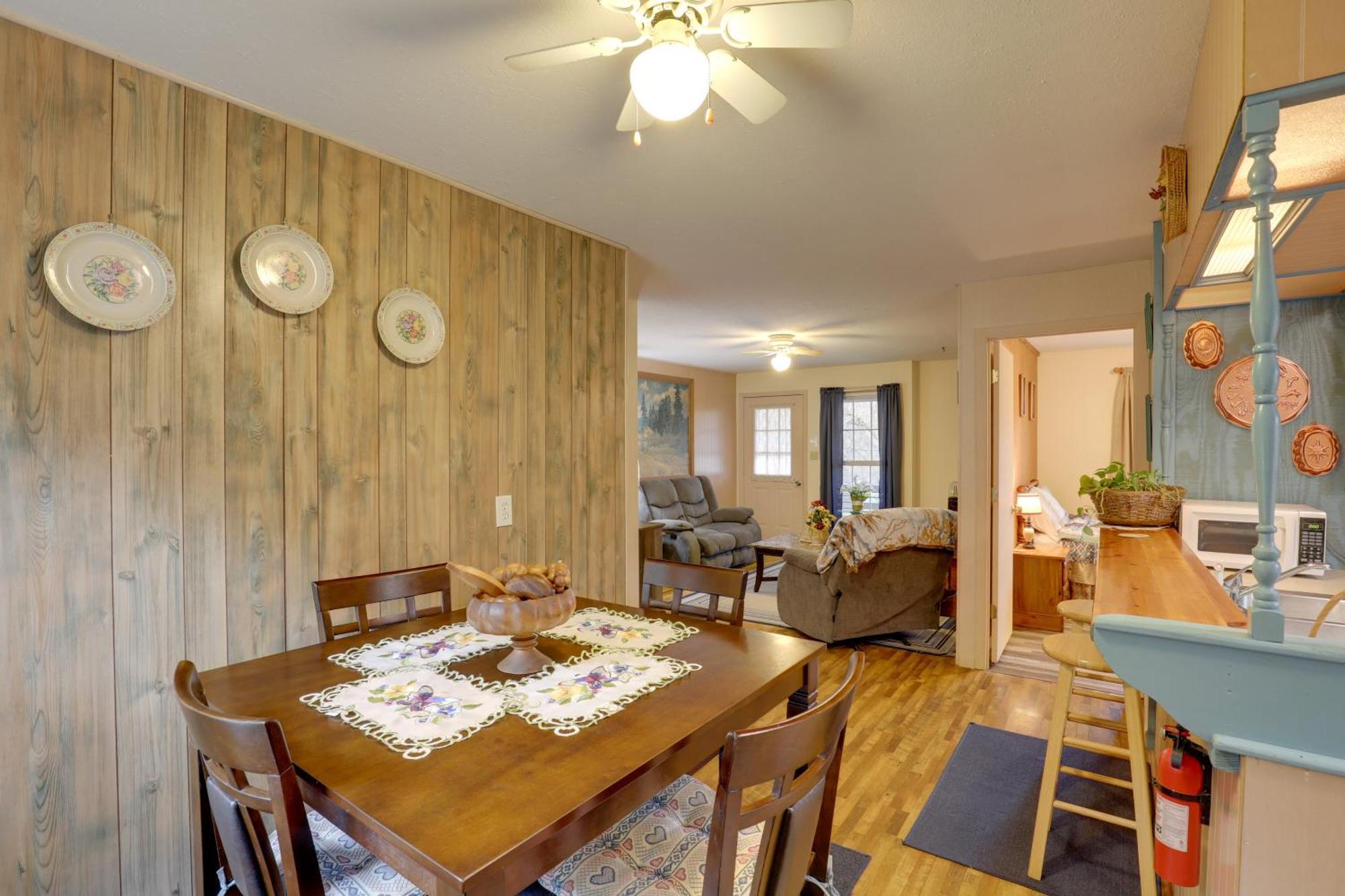 Riverfront Hot Springs Cabin With Private Hot Tub! 외부 사진