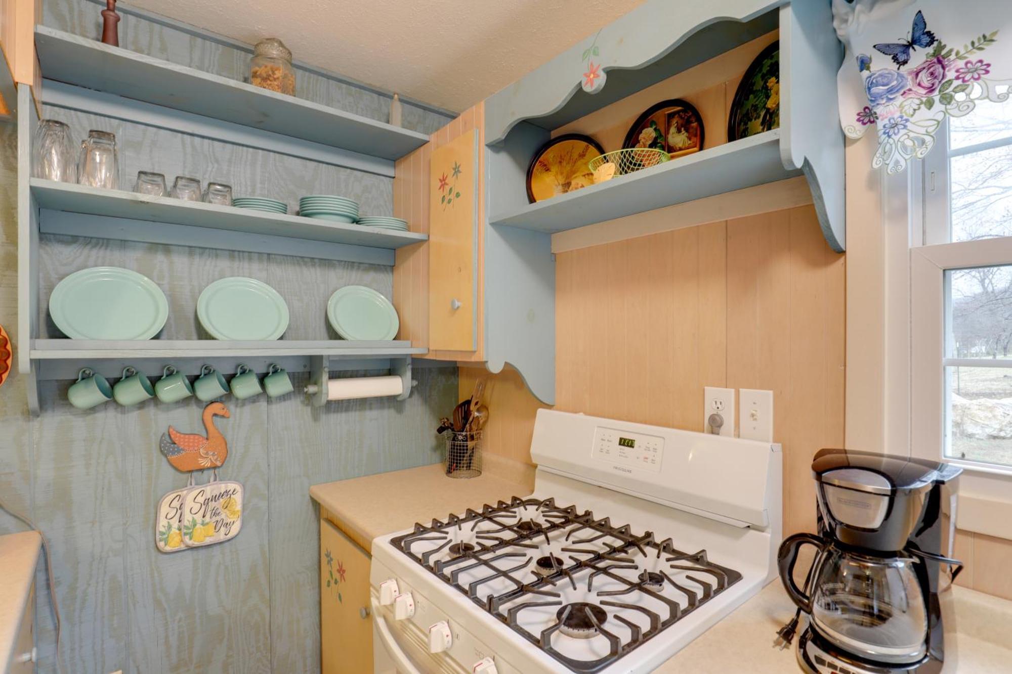 Riverfront Hot Springs Cabin With Private Hot Tub! 외부 사진