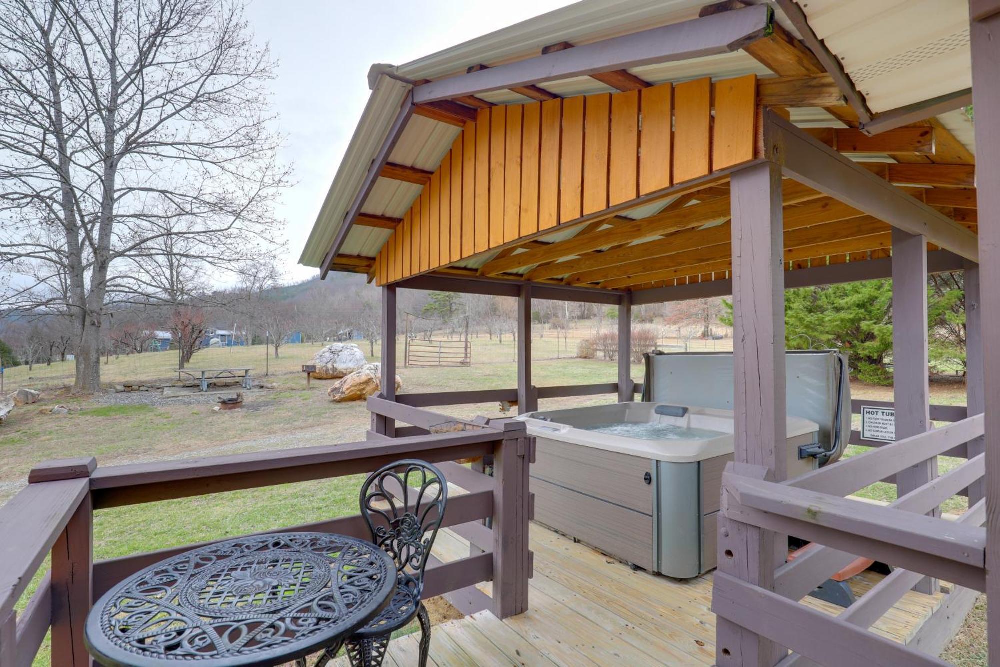 Riverfront Hot Springs Cabin With Private Hot Tub! 외부 사진