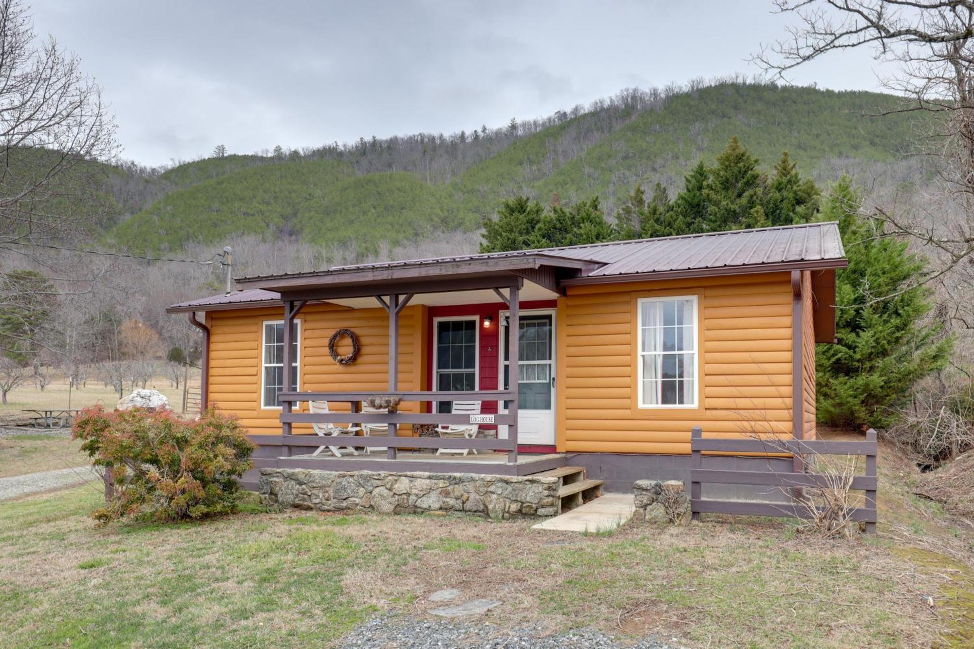 Riverfront Hot Springs Cabin With Private Hot Tub! 외부 사진