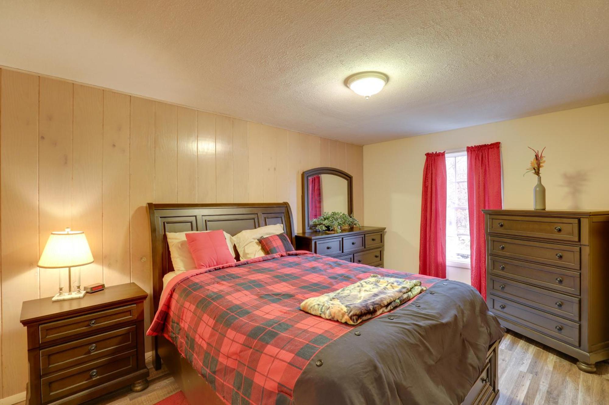 Riverfront Hot Springs Cabin With Private Hot Tub! 외부 사진